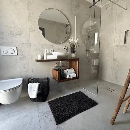 Stylish Unit In - Idyllic Retreat Apartment Komarna