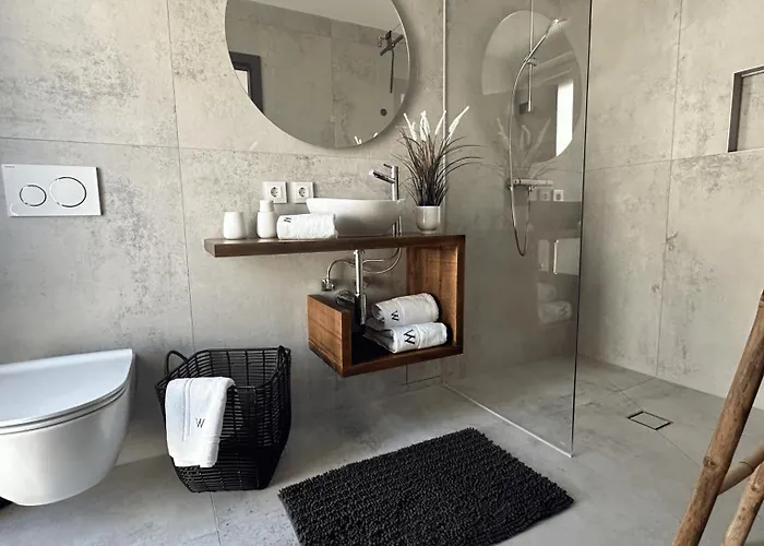 Stylish Unit In - Idyllic Retreat - 6 아파트 코마르나