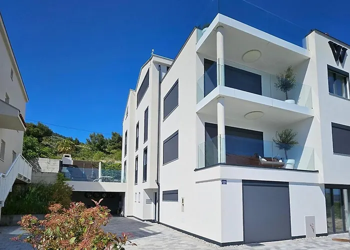 아파트 Stylish Unit In - Idyllic Retreat - 6 코마르나